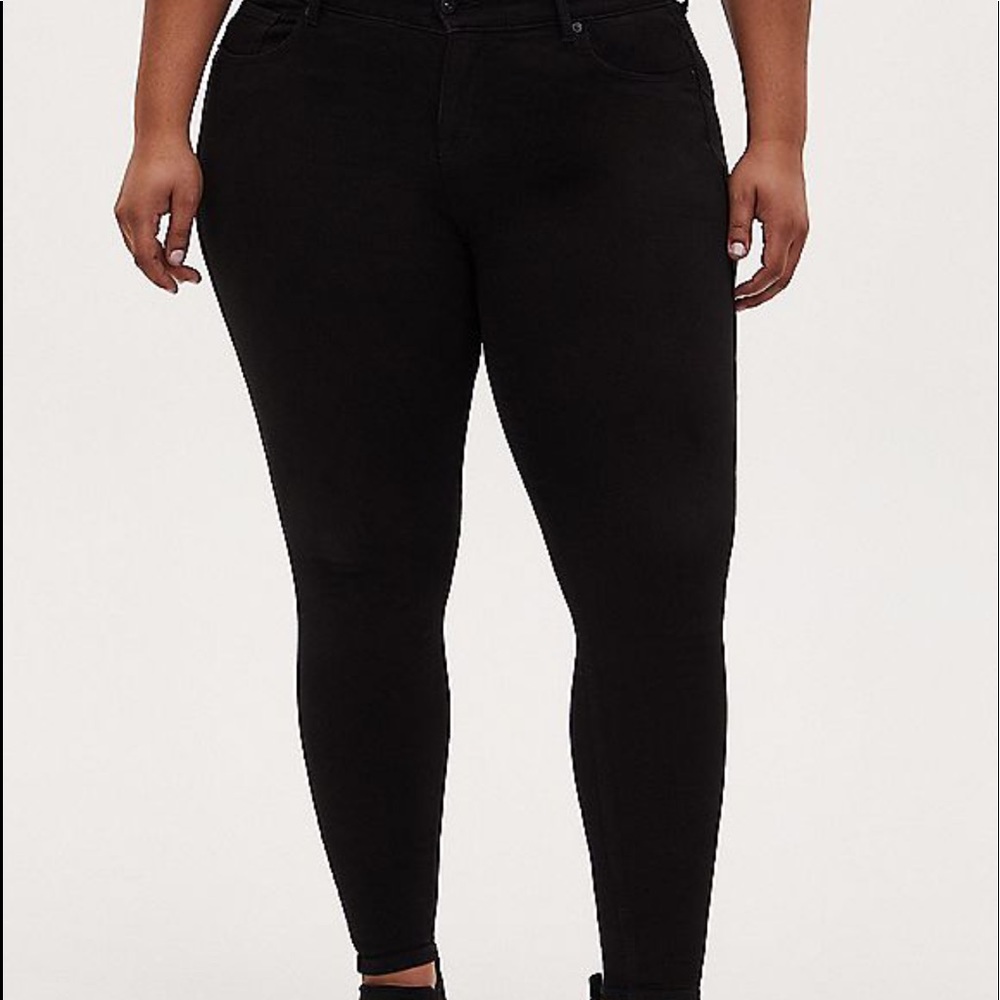 Torrid Black Bombshell Skinny Jeans with Zippers Size 2 Short